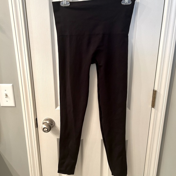 Spanx Seamless Shaping Legging - Picture 1 of 8